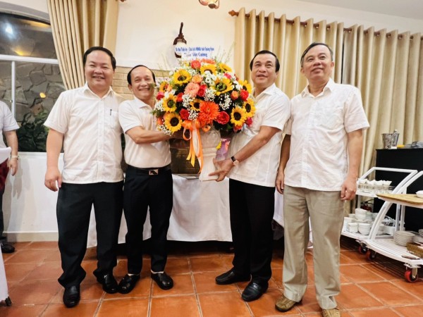 Bí thư Tỉnh ủy, Chủ tịch HĐND tỉnh Quảng Nam - Phan Việt Cường cùng lãnh đạo UBND tỉnh, lãnh đạo các Sở, ban, ngành và Doanh nghiệp thăm và chúc mừng Hiệp hội Doanh nghiệp tỉnh Quảng Nam ngày Doanh nhân Việt Nam 13/10.