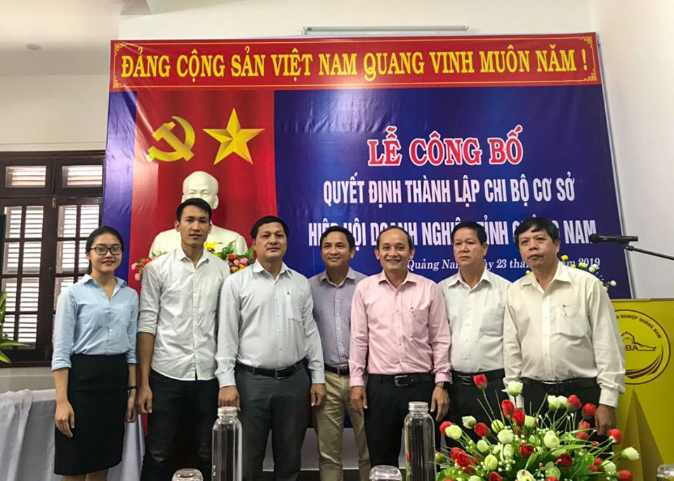 LỄ CÔNG BỐ QUYẾT ĐỊNH THÀNH LẬP CHI BỘ CƠ SỞ HIỆP HỘI DOANH NGHIỆP TỈNH QUẢNG NAM