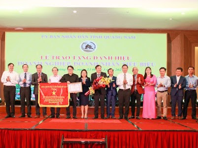 HIỆP HỘI DOANH NGHIỆP TỈNH PHỐI HỢP VỚI UBND TỈNH QUẢNG NAM TỔ CHỨC LỄ TÔN VINH, GẶP MẶT VÀ TRAO TẶNG DANH NGHIỆP TIÊU BIỂU, DOANH NHÂN TIÊU BIỂU LẦN THỨ V NĂM 2020